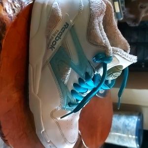 Reebok pump limited edition snowman's